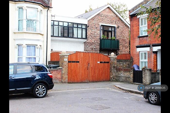 1 Bedroom Flat To Rent In Knotts Green Road, Leyton, E10