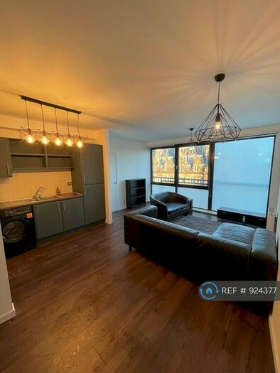 3 Bedroom Flat To Rent In Holm Street, Glasgow, G2