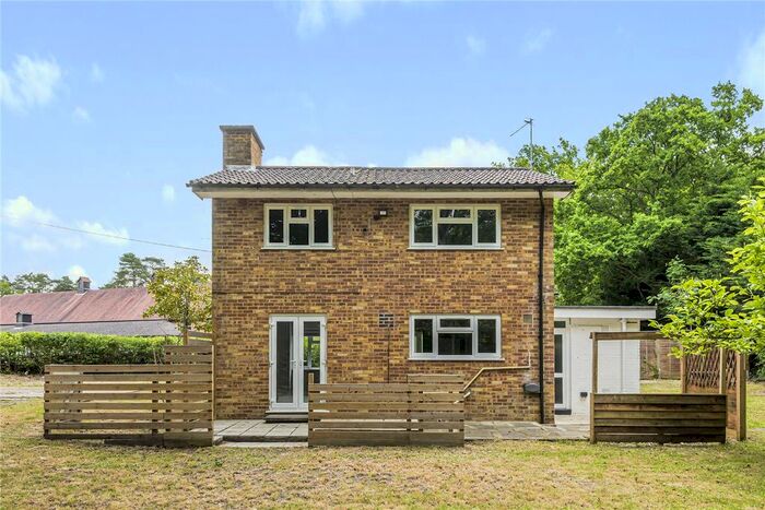 3 Bedroom Detached House To Rent In Mytchett Place Road, Mytchett, Camberley, GU16