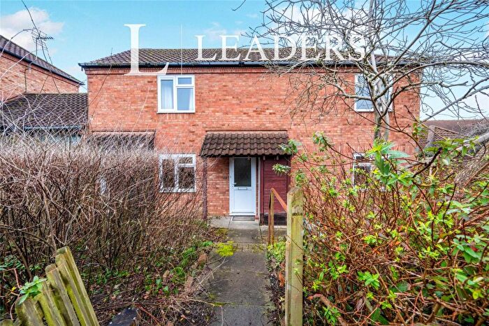 1 Bedroom Maisonette For Sale In Brownbaker Court, Neath Hill, Milton Keynes, MK14