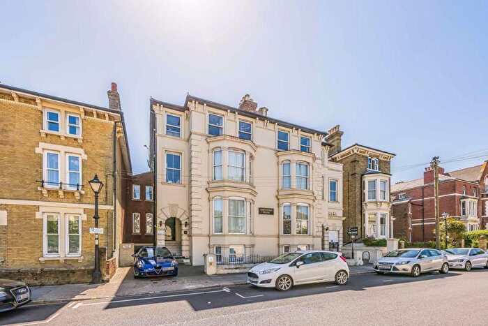 1 Bedroom Flat For Sale In Kent Road, Southsea, PO5