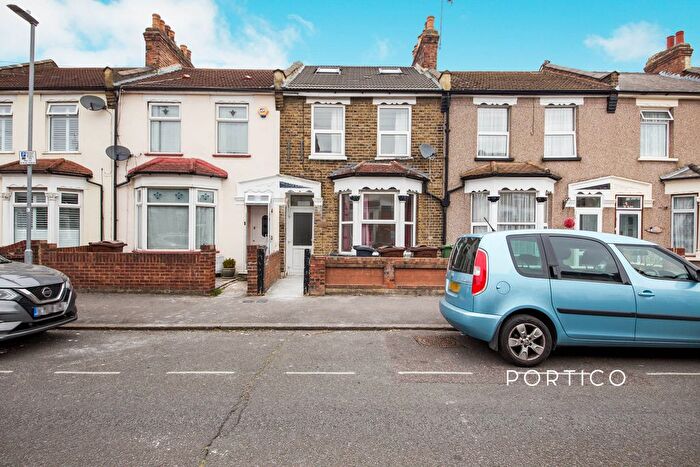7 Bedroom Terraced House To Rent In Kenneth Road, Chadwell Heath, Romford, RM6