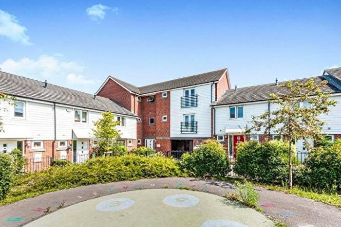 1 Bedroom Flat To Rent In Englefield Way, RG24