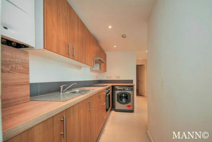 2 Bedroom Flat To Rent In Hollydale Road, London, SE15