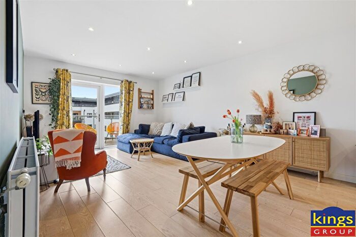 2 Bedroom Flat For Sale In Thornbury Way, London, E17