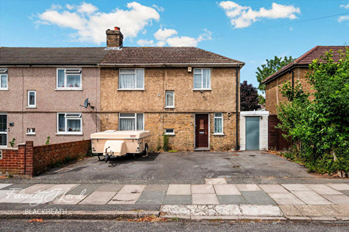 3 Bedroom End Of Terrace House For Sale In Indus Road, London, SE7