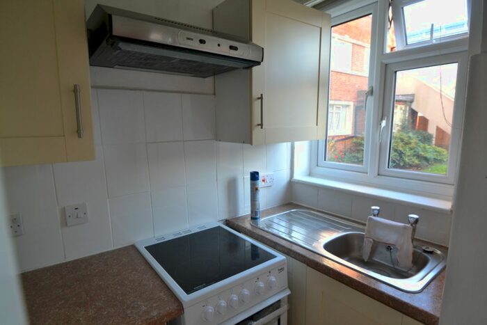 1 Bedroom Flat To Rent In Upper Richmond Road, London, SW15