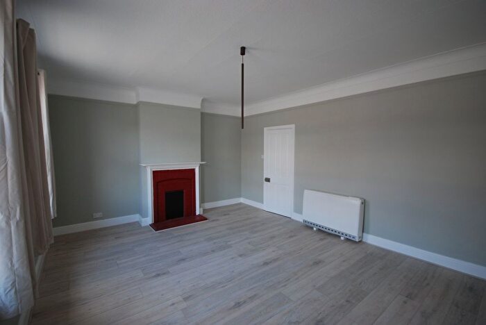 2 Bedroom Flat To Rent In Green Lane, Dagenham, RM8