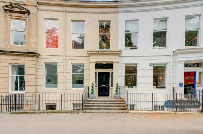 2 Bedroom Flat To Rent In Queens Crescent, Glasgow, G4