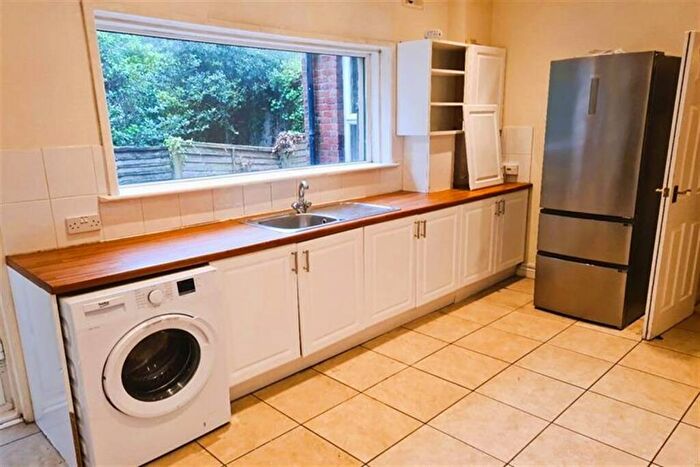 6 Bedroom House To Rent In Bedroom House In Winton, BH9