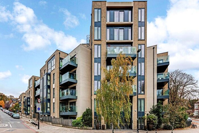 2 Bedroom Apartment For Sale In Archway Road, Highgate, N6