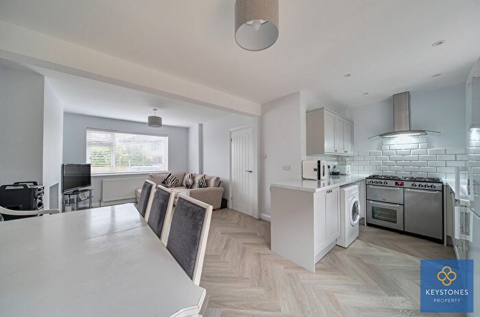 3 Bedroom Semi Detached House For Sale In Carter Drive, Collier Row, RM5