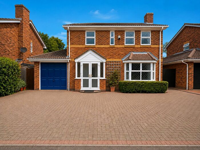 4 Bedroom Detached House For Sale In Kempsey Close, Luton, Bedfordshire, LU2