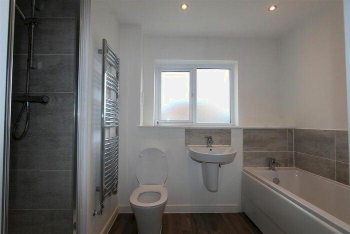 2 Bedroom Flat To Rent In Rapson End, Sittingbourne, ME10