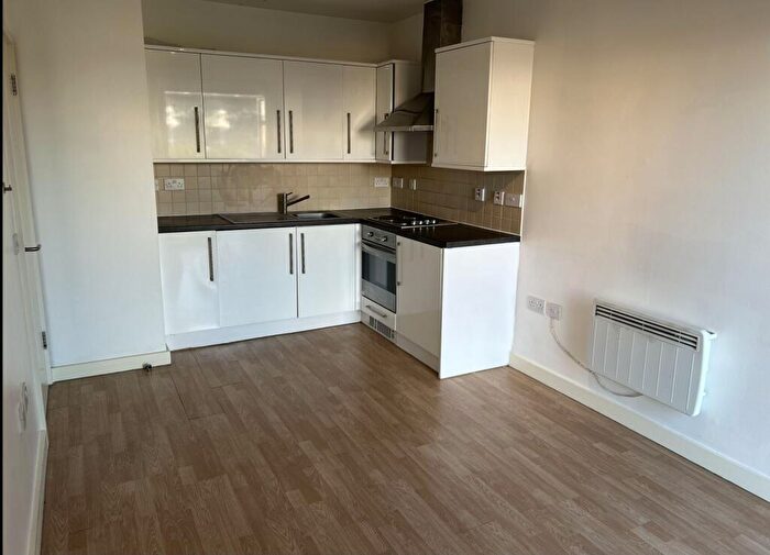 1 Bedroom Flat To Rent In Orchard Court, Potters Bar, EN6