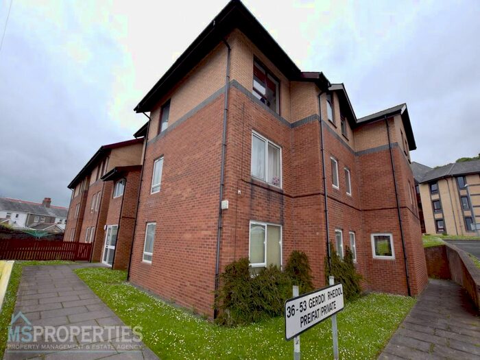 2 Bedroom Property To Rent In Gerddi Rheidol, Trefechan, Aberystwyth, SY23