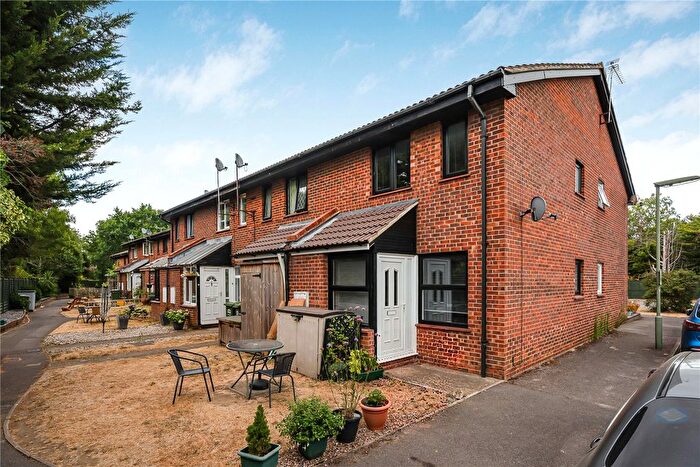 1 Bedroom End Terrace House For Sale In Kelly Close, Shepperton, Surrey, TW17