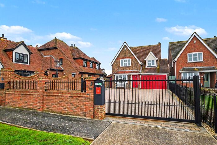 4 Bedroom Detached House For Sale In No Chain - Thames Road, Canvey Island, SS8