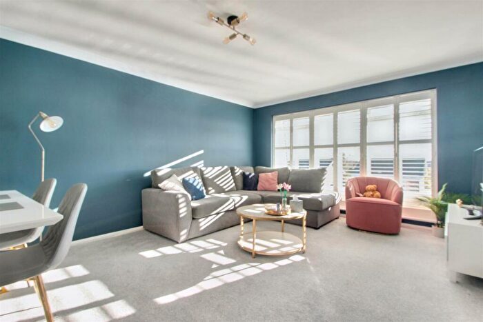 1 Bedroom Flat For Sale In Greystone Avenue, Worthing, BN13