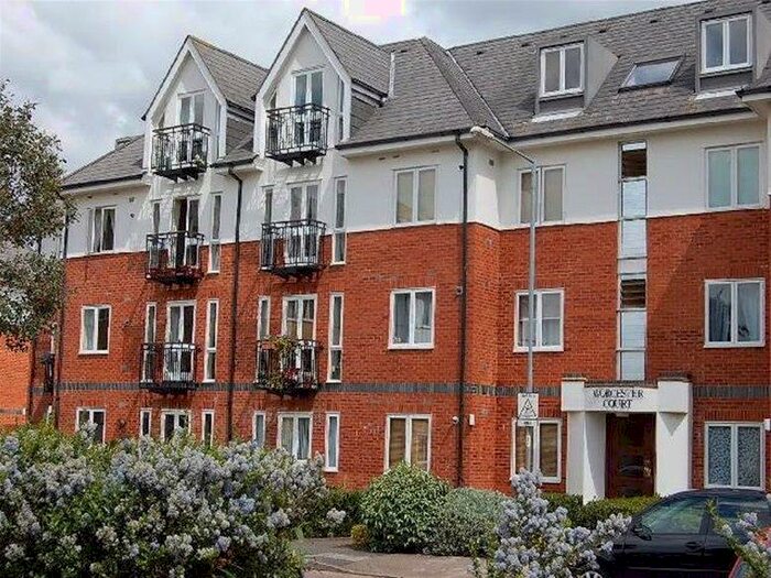 2 Bedroom Flat To Rent In Park View Close, St Albans, AL1