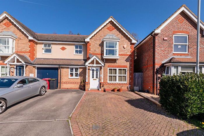 4 Bedroom Semi Detached House For Sale In Nine Acres, Slough, SL1