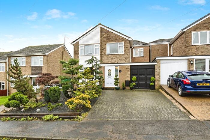 4 Bedroom Detached House For Sale In Nene View, Oundle, Peterborough, PE8