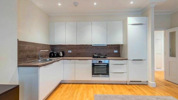 2 Bedroom Flat To Rent In Hamlet Gardens, Hammersmith, W6