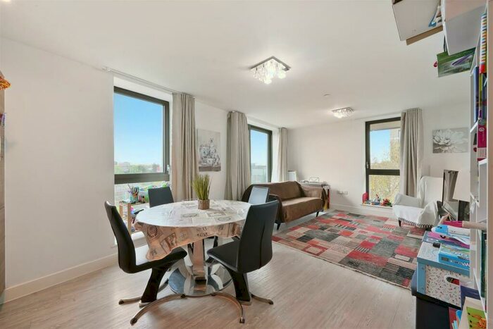 2 Bedroom Apartment To Rent In Connaught Heights, Silvertown, E16