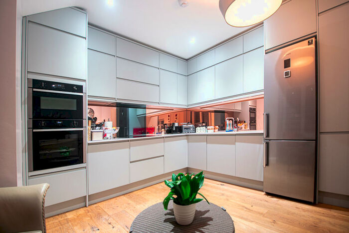 3 Bedroom Flat To Rent In Foxley Lane, Purley, London, CR8