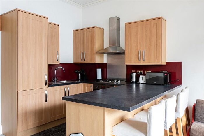 1 Bedroom Flat For Sale In Croydon Road, Reigate, RH2