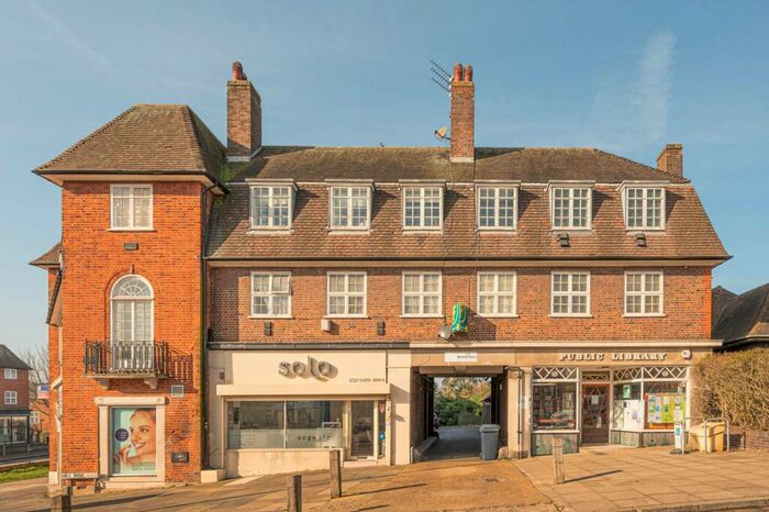 2 Bedroom Flat To Rent In Market Place, Hampstead Garden Suburb, London, NW11