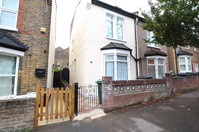 3 Bedroom Detached House To Rent In Gaywood Road, Walthamstow, E17