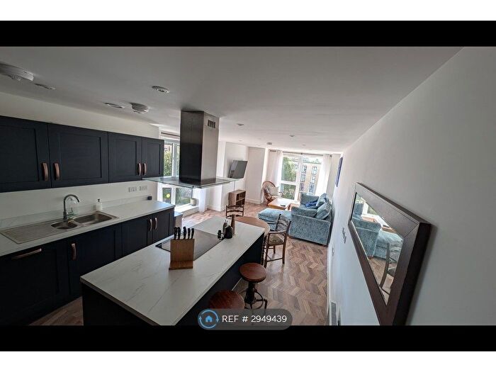 2 Bedroom Flat To Rent In Mulberry Way, Bath, BA2