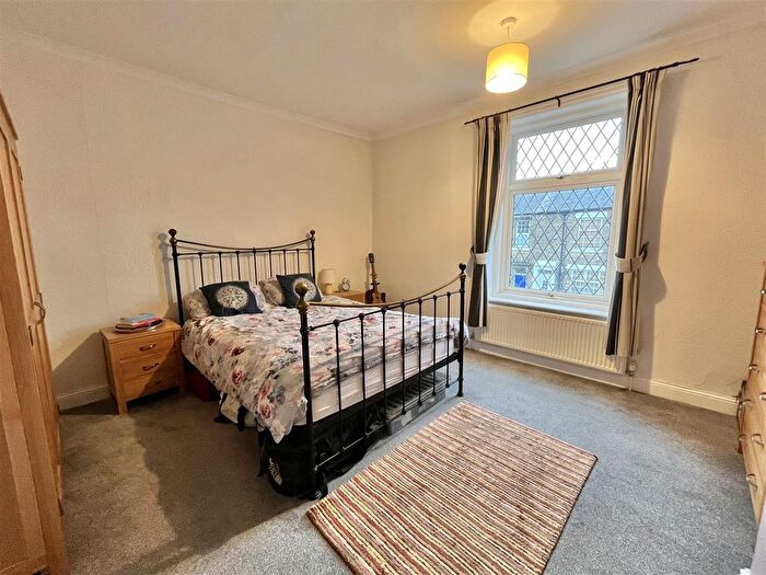 2 Bedroom Terraced House For Sale In Lambgates, Hadfield, Glossop, SK13