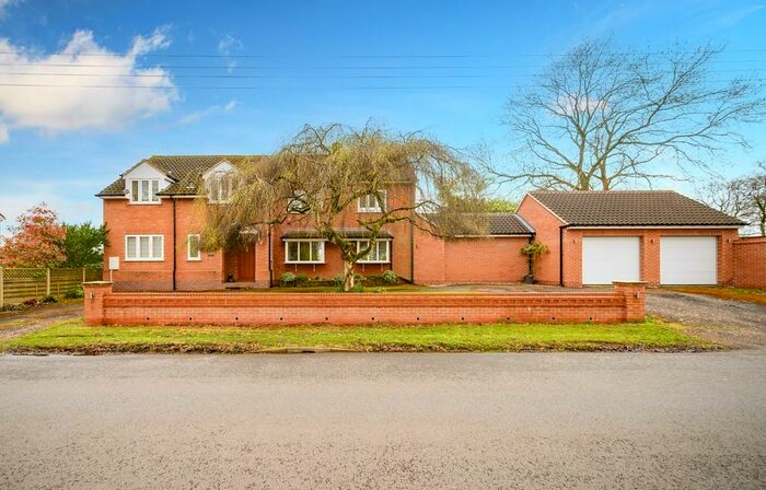 4 Bedroom Detached House For Sale In School Road, Hockley Heath, B94