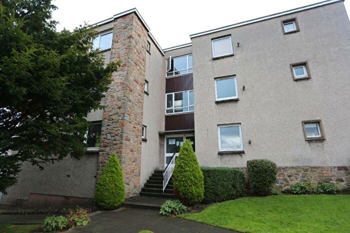 2 Bedroom Flat To Rent In Abercorn Court, Duddingston, Edinburgh, EH8