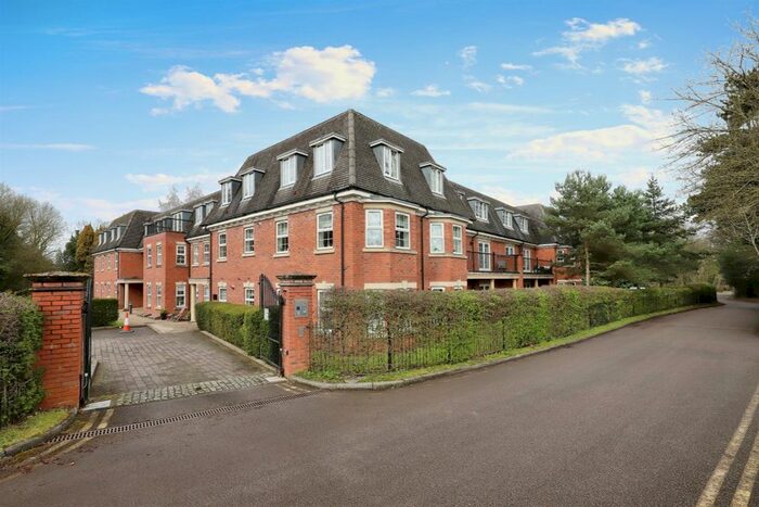 1 Bedroom Flat For Sale In Castlecroft Road, Finchfield, Wolverhampton, WV3