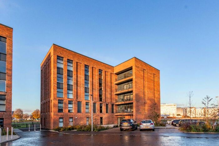 3 Bedroom Flat To Rent In Festival Court, Festival Park, Glasgow, G51