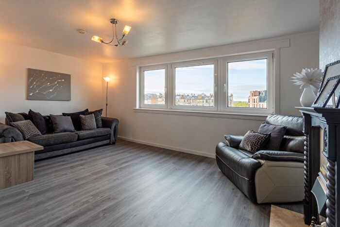 3 Bedroom Flat To Rent In Harden Place, Merchiston, Edinburgh, EH11