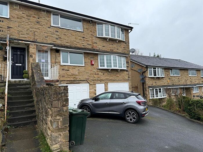 2 Bedroom Flat To Rent In Aireville Rise, Bradford, BD9