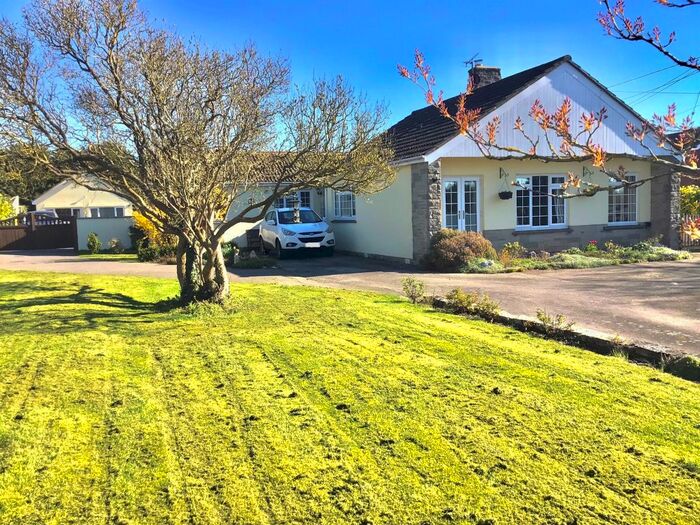 3 Bedroom Detached Bungalow For Sale In Trevena, New Zealand, Calne, SN11