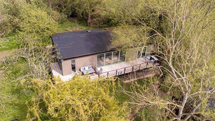 2 Bedroom Chalet For Sale In Townfield Lane, Farndon., CH3