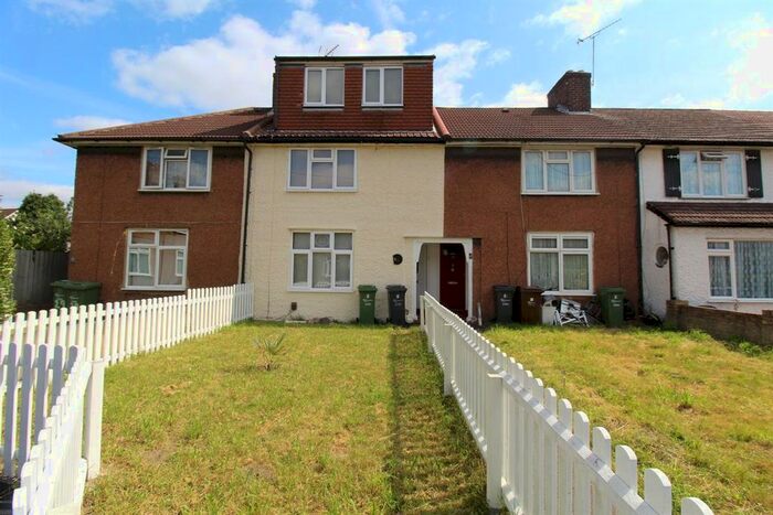 4 Bedroom Semi-Detached House To Rent In Lake Gardens, Dagenham, RM10