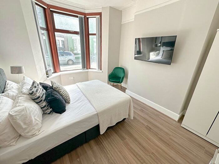 1 Bedroom House To Rent In Clapham Road (Room ), L4