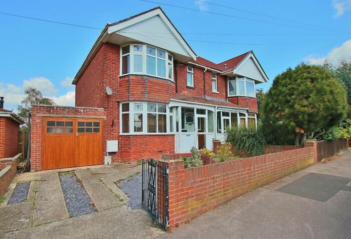 3 Bedroom Semi-Detached House To Rent In Stanton Road, Southampton, SO15