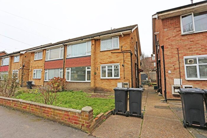 2 Bedroom Flat To Rent In Margaret Way, Ilford, Redbridge, IG4
