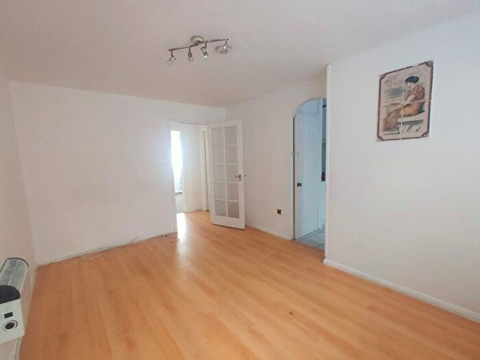 1 Bedroom Flat To Rent In Streamside Close, London, N9