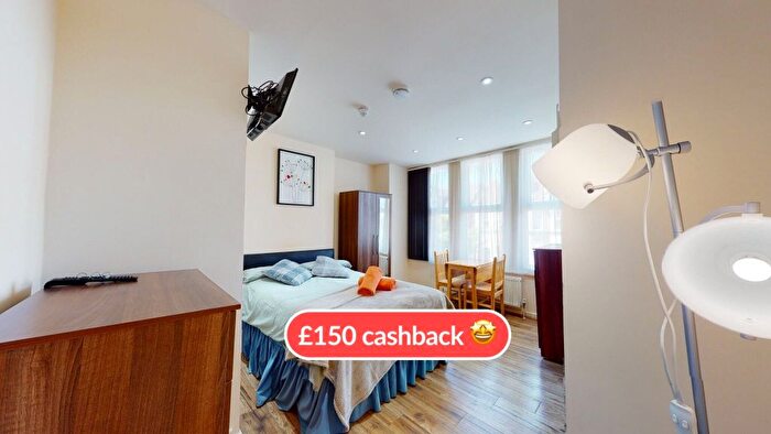 Studio To Rent In Ash Grove, London, NW2