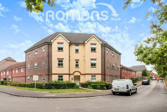 2 Bedroom Apartment To Rent In Woodland Walk, GU12