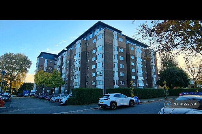 2 Bedroom Flat To Rent In Raffles House, Hendon, NW4